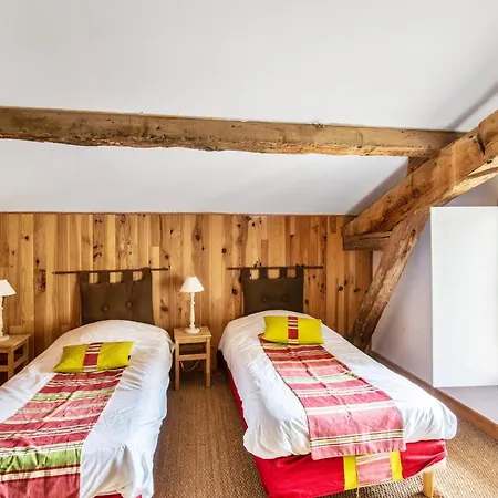 Spacieuse Avec Piscine Privee, A Salies, 250 M², 6 Chbres Salies