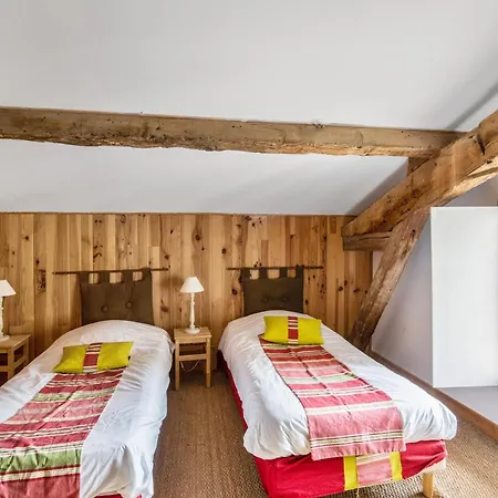 Spacieuse Avec Piscine Privee, A Salies, 250 M², 6 Chbres *