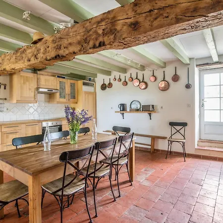 Spacieuse Avec Piscine Privee, A Salies, 250 M², 6 Chbres * Salies