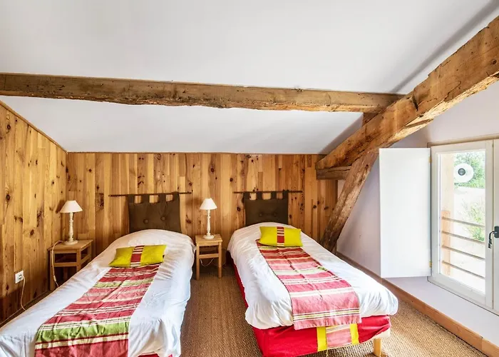 Spacieuse Avec Piscine Privee, A Salies, 250 M², 6 Chbres Salies